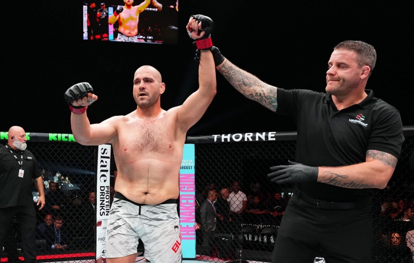 UFC thanh lí ngôi sao hạng nặng dù có thành tích tốt