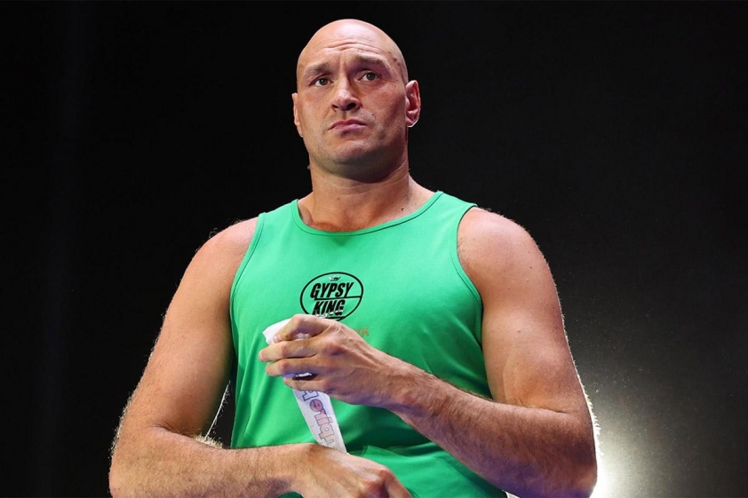 Tyson Fury bắt tay Turki Alalshikh xác nhận trở lại